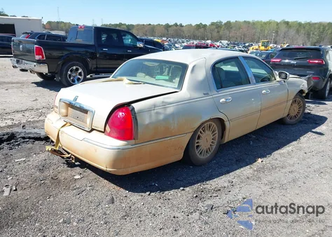 2006 Lincoln Town Car Designer Series из США, поврежденный, VIN 1LNHM83VX6Y606487